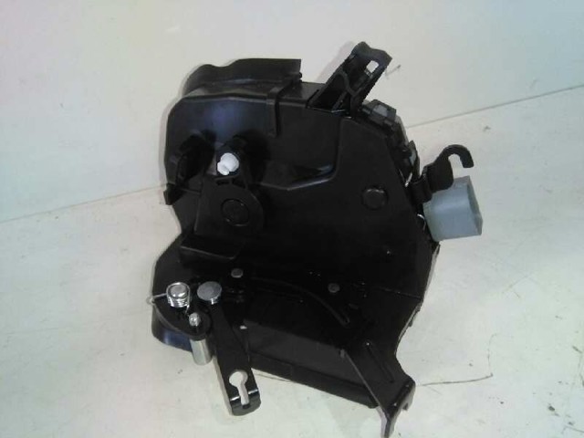 Zamek drzwi przednich prawych 51217011250 BMW
