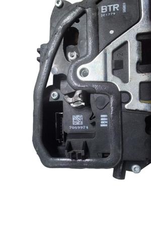 Zamek drzwi przednich prawych 51217202146 BMW