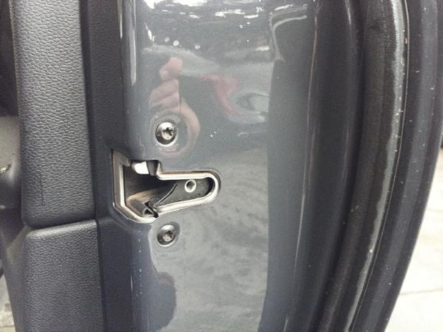 Zamek drzwi przednich prawych 51217281934 BMW