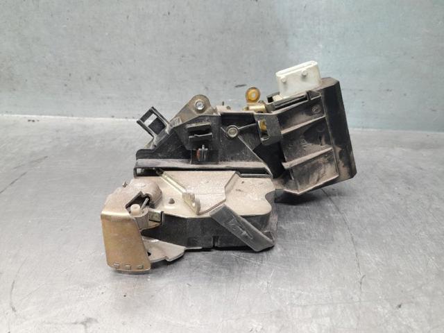 Zamek drzwi tylnych lewych 51228125671 BMW