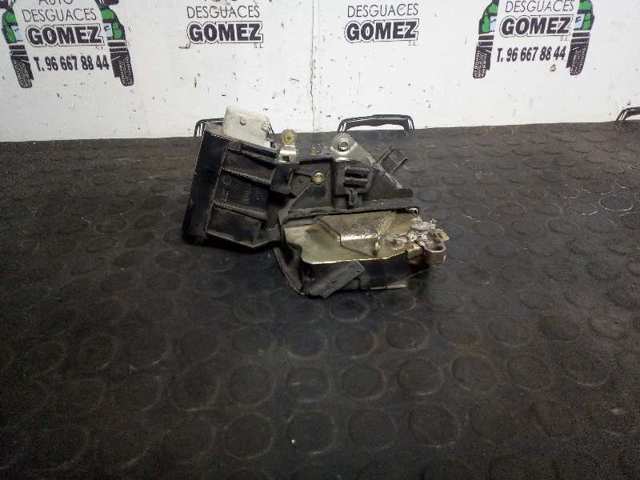 Zamek drzwi tylnych prawych 51228125672 BMW