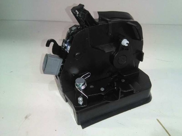 Zamek drzwi tylnych lewych 51228402601 BMW