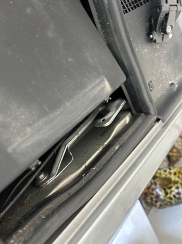 Zamek maski BMW 5 E34