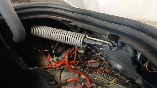 Amortyzator klapy bagażnika (3/5 drzwi-tylnych) 51247141490 BMW