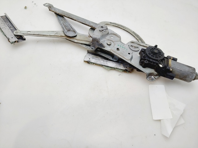 Mechanizm podnoszenia szyby drzwi przednich prawych 51331977610 BMW