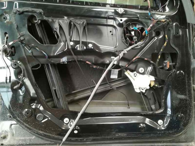Mechanizm podnoszenia szyby drzwi przednich lewych 51337166379 BMW
