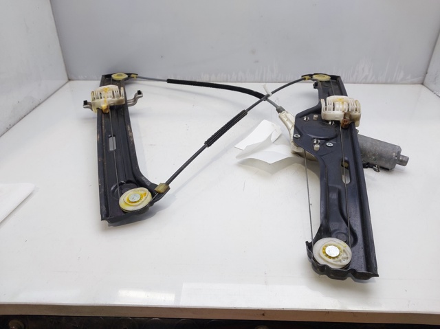 Mechanizm podnoszenia szyby drzwi przednich prawych 51337166380 BMW
