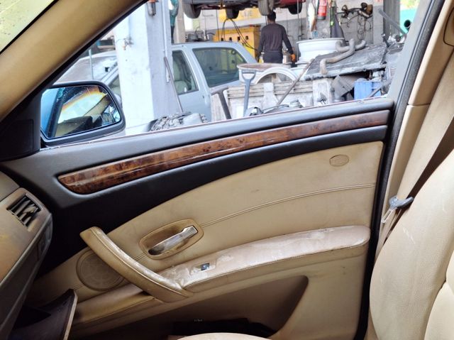 Mechanizm podnoszenia szyby drzwi przednich prawych 51337184384 BMW