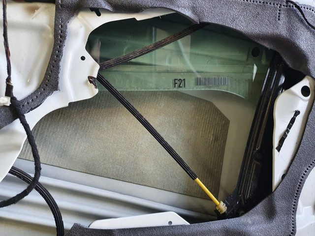 Mechanizm podnoszenia szyby drzwi przednich prawych 51337292120 BMW
