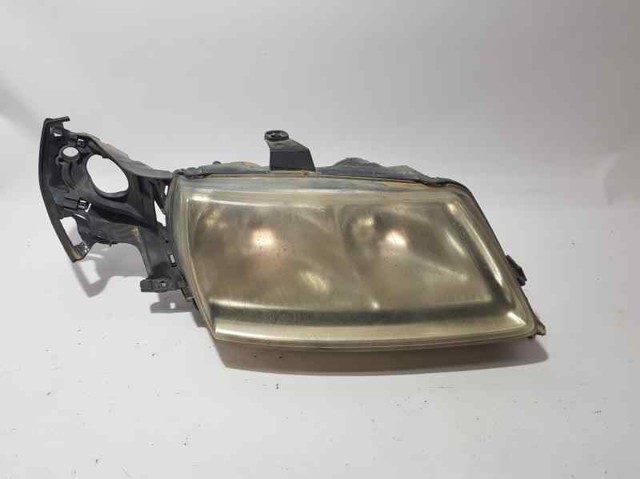 Kupić Reflektor prawy Saab 9-5 YS3E w dobrej cenie