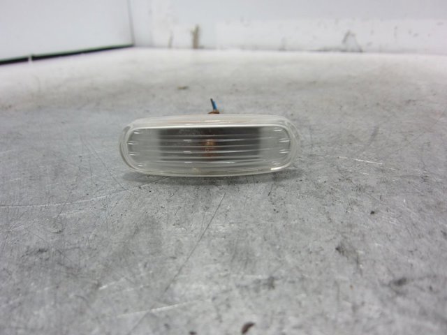 Powtarzacz kierunkowskazu na błotniku 51717793 PEUGEOT