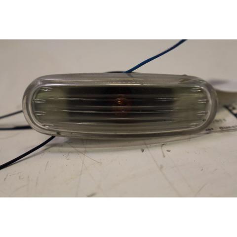 Powtarzacz kierunkowskazu na błotniku 51717793 PEUGEOT