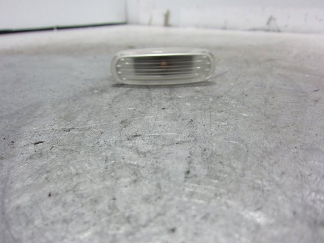 Powtarzacz kierunkowskazu na błotniku 51717793 PEUGEOT