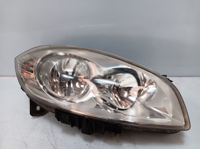 Reflektor prawy 51776317 FIAT