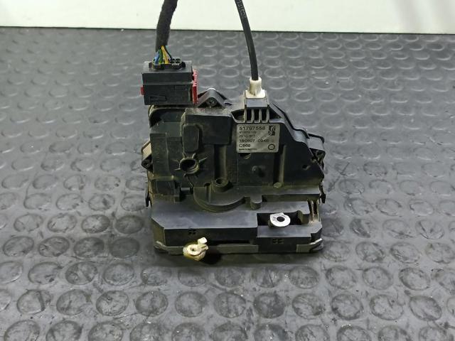 Zamek drzwi przednich prawych 51797558 FIAT