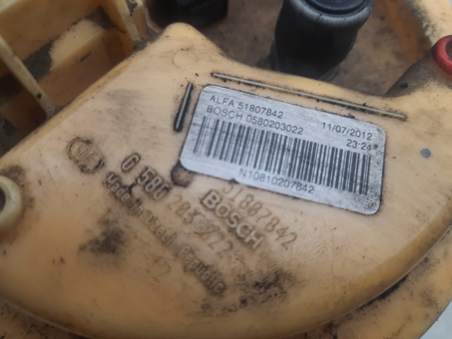 Moduł pompy paliwowej z czujnikiem poziomu paliwa 51807842 FIAT