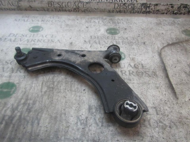 Wahacz zawieszenia przedniego dolny lewy 51810665 FIAT