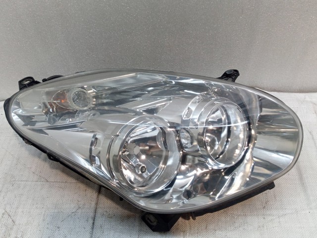 Reflektor prawy 51810671 FIAT