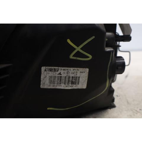 Reflektor prawy 51867675 FIAT