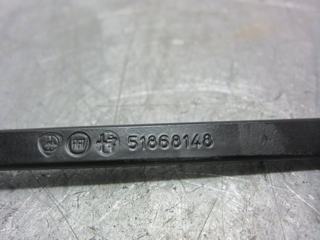 Ramię wycieraczki szyby przedniej Fiat Doblo 2 263