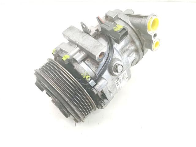 Sprężarka klimatyzacji 51893889 OPEL