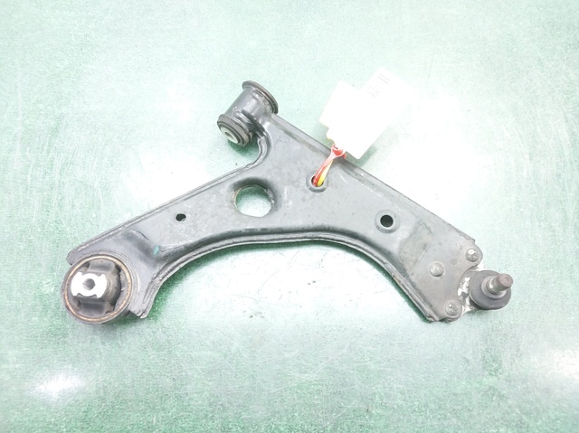Wahacz zawieszenia przedniego dolny prawy 51895366 FIAT