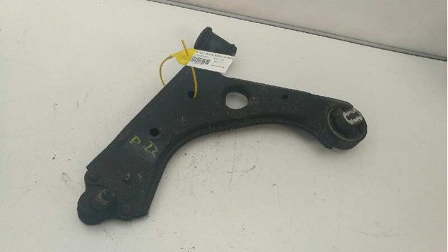 Wahacz zawieszenia przedniego dolny lewy 51895367 PEUGEOT