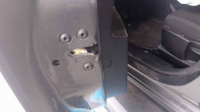 Zamek drzwi przednich lewych 51983603 FIAT
