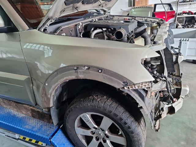 Błotnik przedni prawy do Mitsubishi Pajero V80