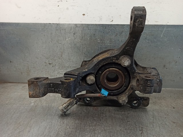 Czop (zwrotnica) przedni lewy 5308031 OPEL