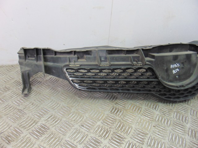 Atrapa chłodnicy Toyota Auris E15