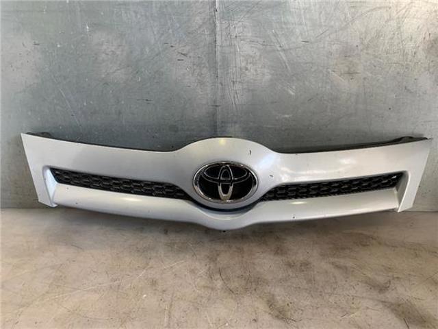 Atrapa chłodnicy 531110F020 TOYOTA