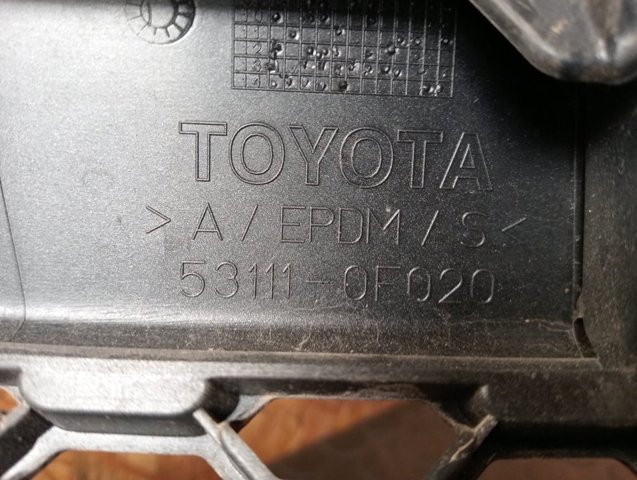 Atrapa chłodnicy 531110F020 TOYOTA
