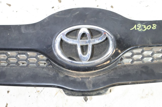 Atrapa chłodnicy 531110F020 TOYOTA