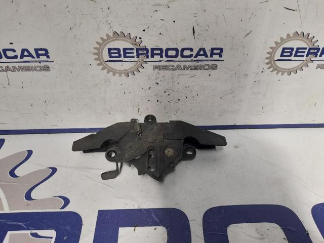 Zamek maski do Toyota Corolla E12U