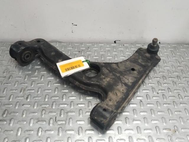 Wahacz zawieszenia przedniego dolny lewy 5352005 OPEL