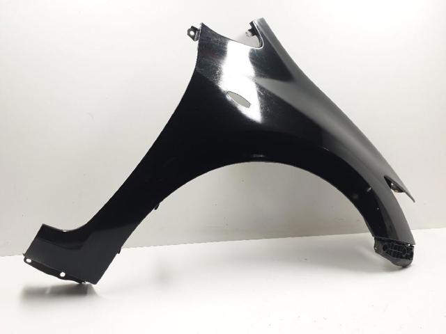 Błotnik przedni prawy Toyota Auris E15