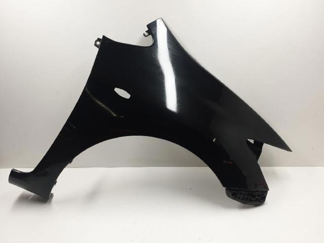 Błotnik przedni prawy Toyota Auris E15