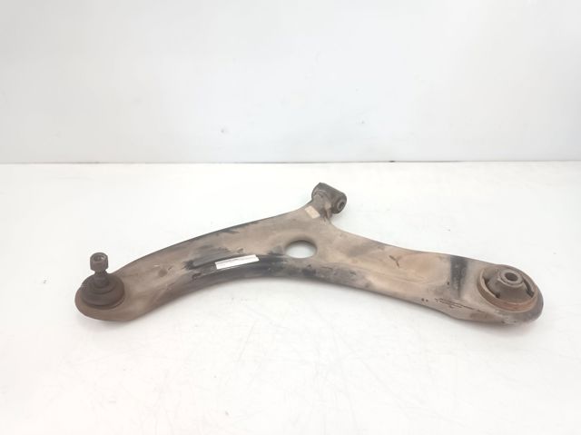 Wahacz zawieszenia przedniego dolny lewy 545001J500 HYUNDAI