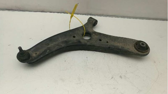 Wahacz zawieszenia przedniego dolny lewy 545001P100 HYUNDAI