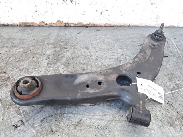 Wahacz zawieszenia przedniego dolny lewy 545001P100 HYUNDAI