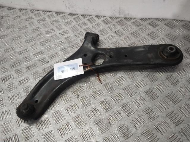 Wahacz zawieszenia przedniego dolny lewy 545001W000 HYUNDAI