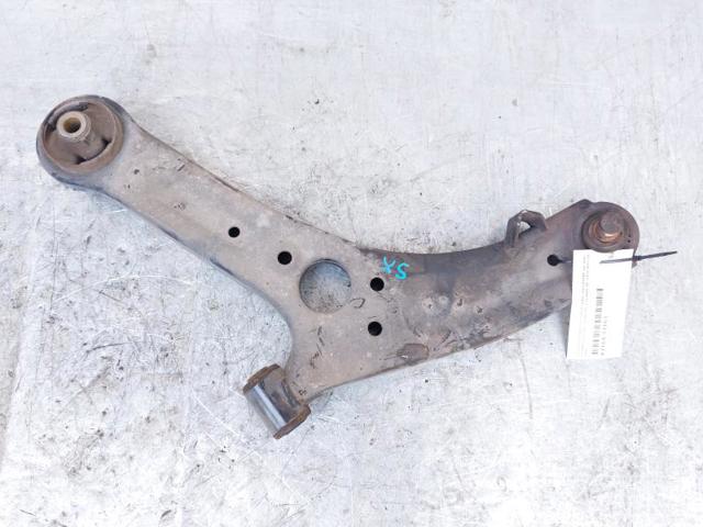 Wahacz zawieszenia przedniego dolny lewy 545001Y200 HYUNDAI