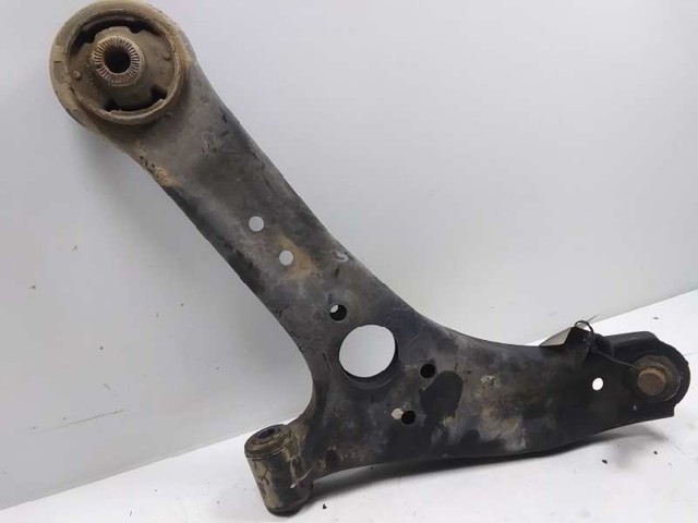 Wahacz zawieszenia przedniego dolny lewy 545001Y210 HYUNDAI