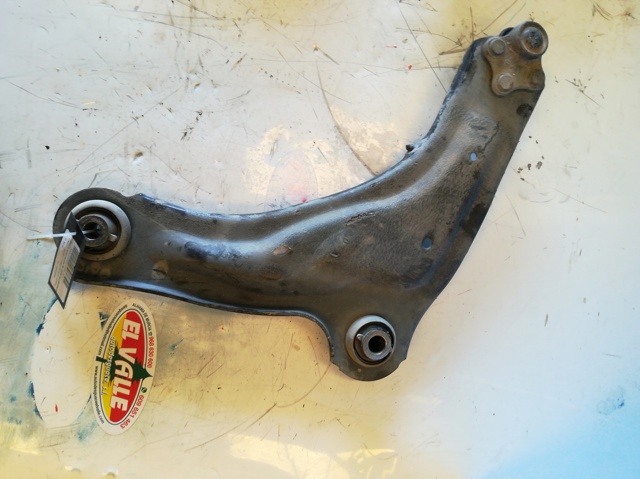 Wahacz zawieszenia przedniego dolny prawy 545002029R RENAULT