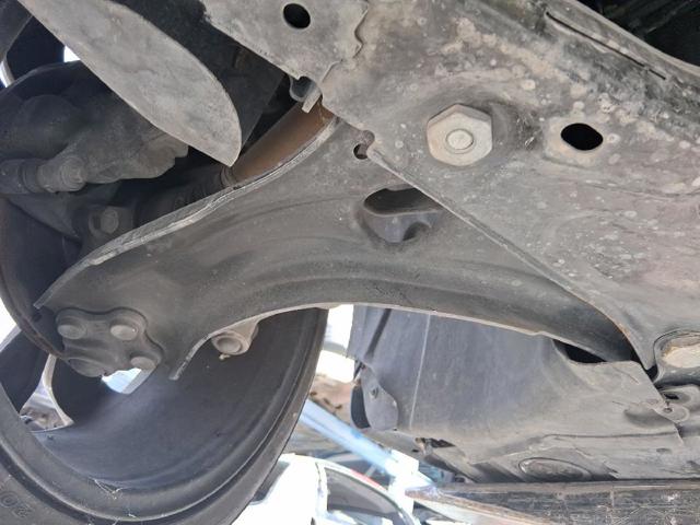 Wahacz zawieszenia przedniego dolny prawy 545002446R RENAULT