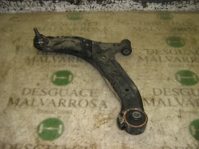 Wahacz zawieszenia przedniego dolny lewy 5450025000 HYUNDAI