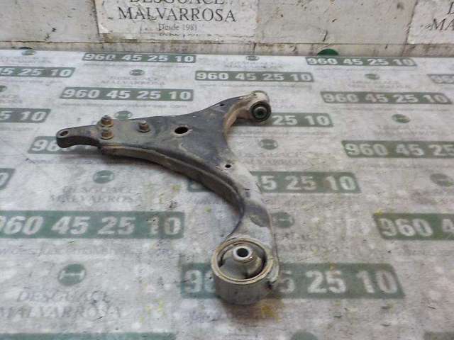 Wahacz zawieszenia przedniego dolny lewy 545002H000 HYUNDAI