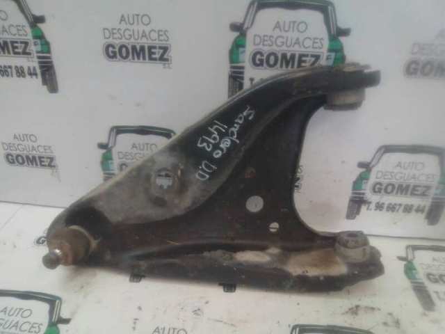 Wahacz zawieszenia przedniego dolny prawy 545004269R RENAULT