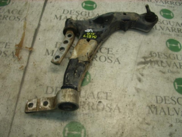Wahacz zawieszenia przedniego dolny prawy 545004U002 NISSAN